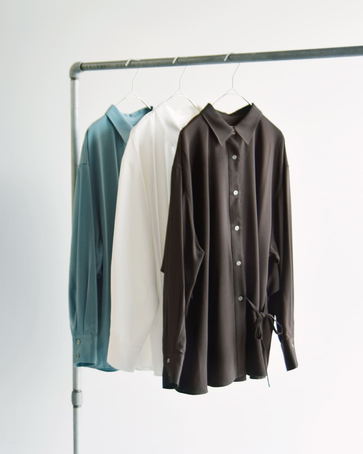 MANOF(マノフ)ストリングバックレイヤードシャツ 89122-4232