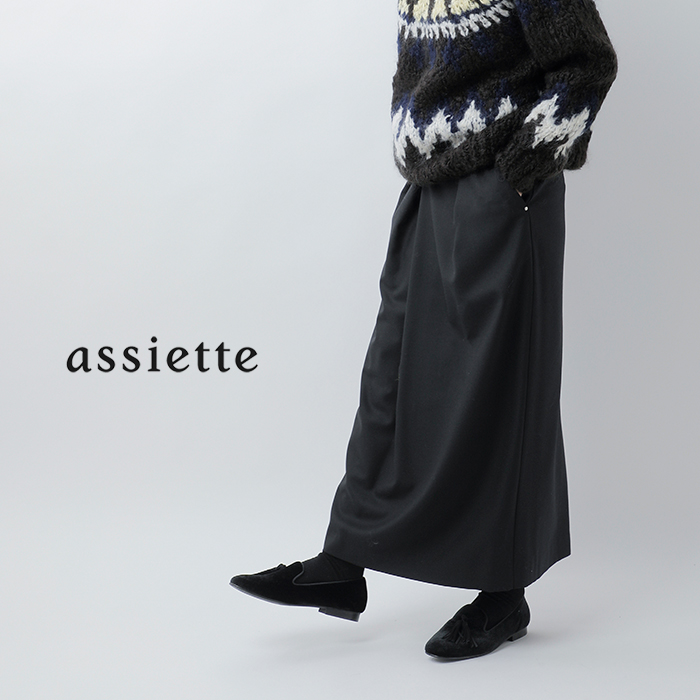 assiette(アシェット)バージンウールストレッチサキソニーアシンメトリーハーフZIPプルオーバーa24-31496-54