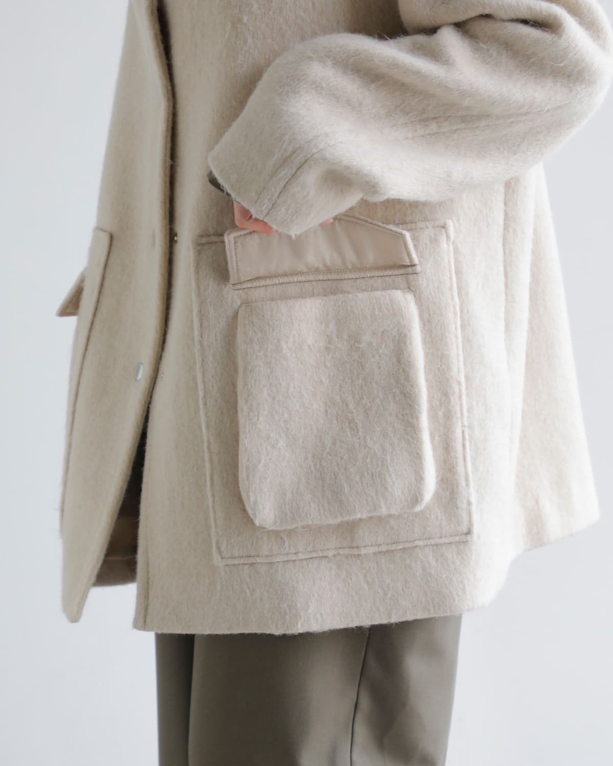 Hella(ヘラ)スタンドカラーツイードロングコート “TWEED LONG COAT” h253-02