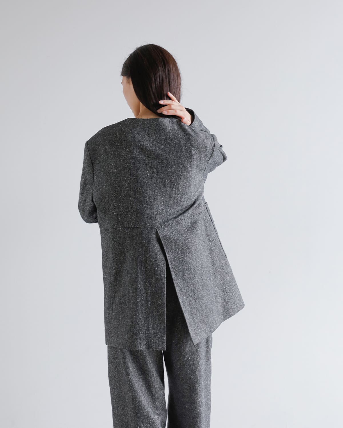 Hella(ヘラ)シルクネップカラーレスツイードジャケット “SILK NEP COLLARLESS JACKET” h253-03