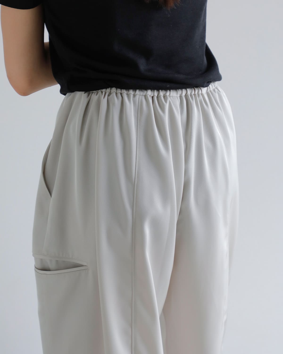 Hella(ヘラ)ドローストリンググロスパンツ “DRAWSTRING GLOSS PANTS” h253-32