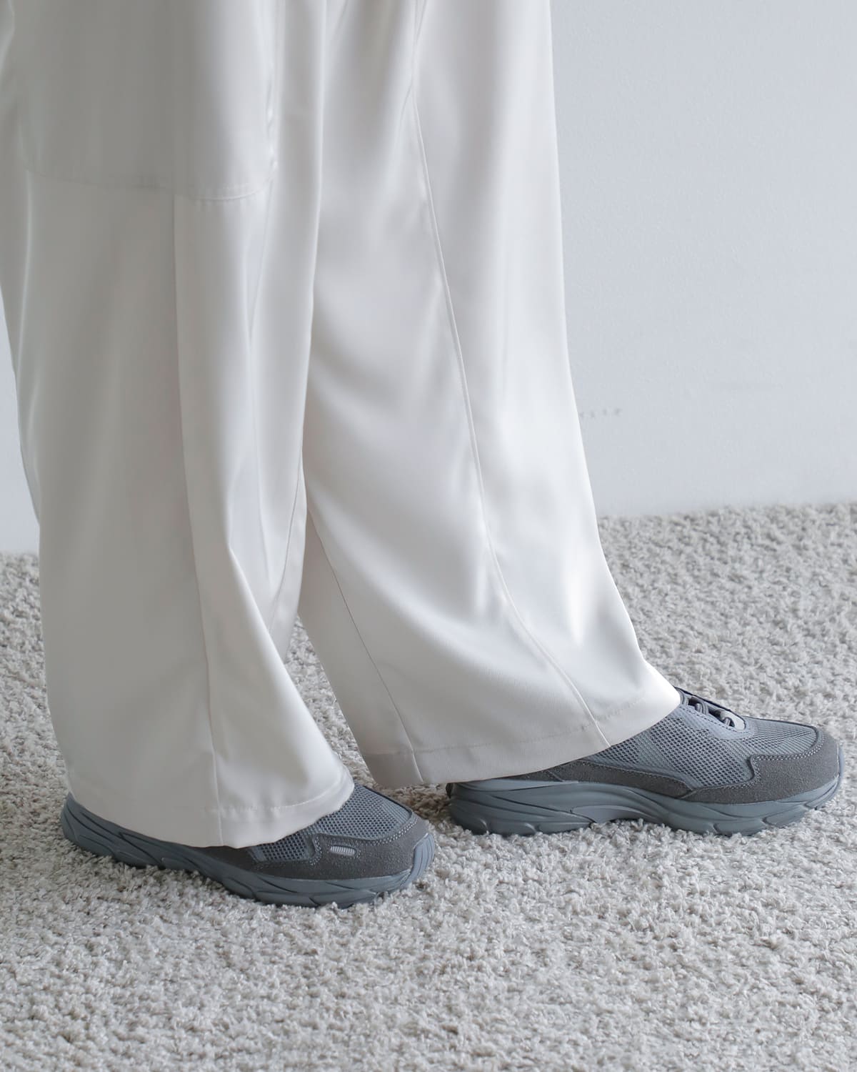 Hella(ヘラ)ドローストリンググロスパンツ “DRAWSTRING GLOSS PANTS” h253-32