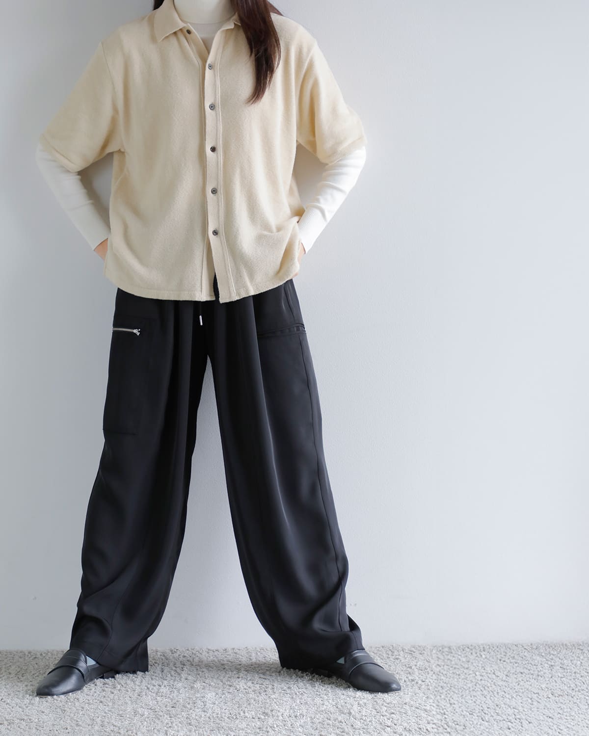Hella(ヘラ)ドローストリンググロスパンツ “DRAWSTRING GLOSS PANTS” h253-32