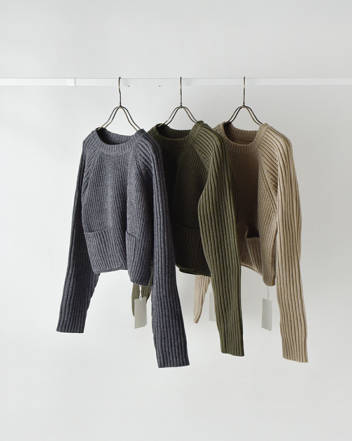 Hella(ヘラ)クロップドリブ編みニットプルオーバー “CROPPED KNIT PULLOVER” h253-93