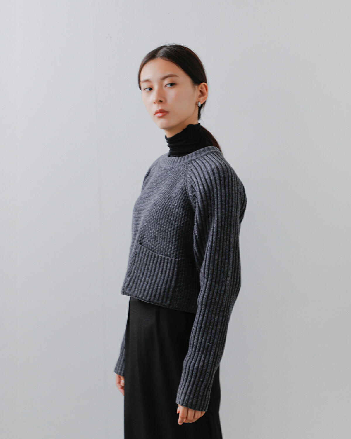 Hella(ヘラ)クロップドリブ編みニットプルオーバー “CROPPED KNIT PULLOVER” h253-93