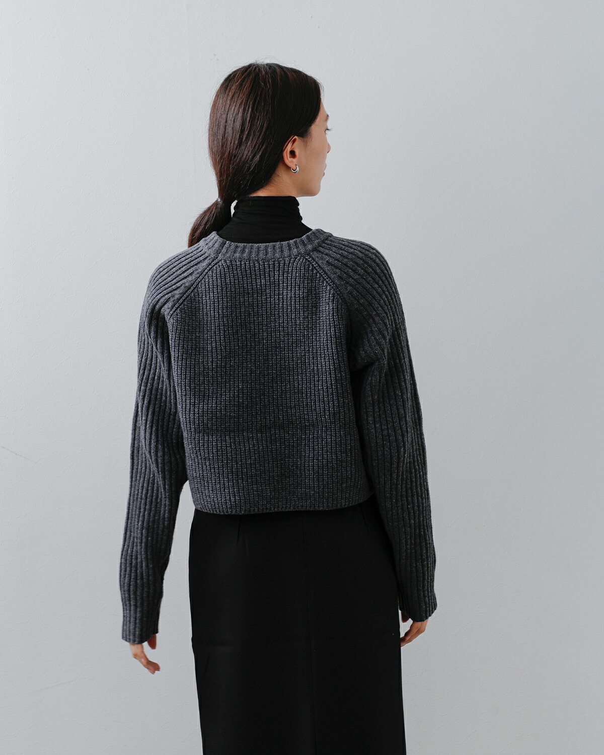 Hella(ヘラ)クロップドリブ編みニットプルオーバー “CROPPED KNIT PULLOVER” h253-93
