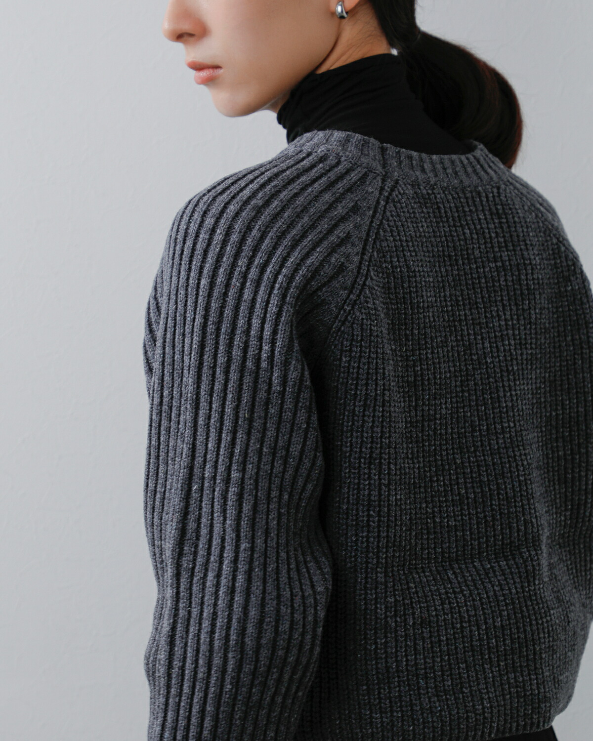 Hella(ヘラ)クロップドリブ編みニットプルオーバー “CROPPED KNIT PULLOVER” h253-93