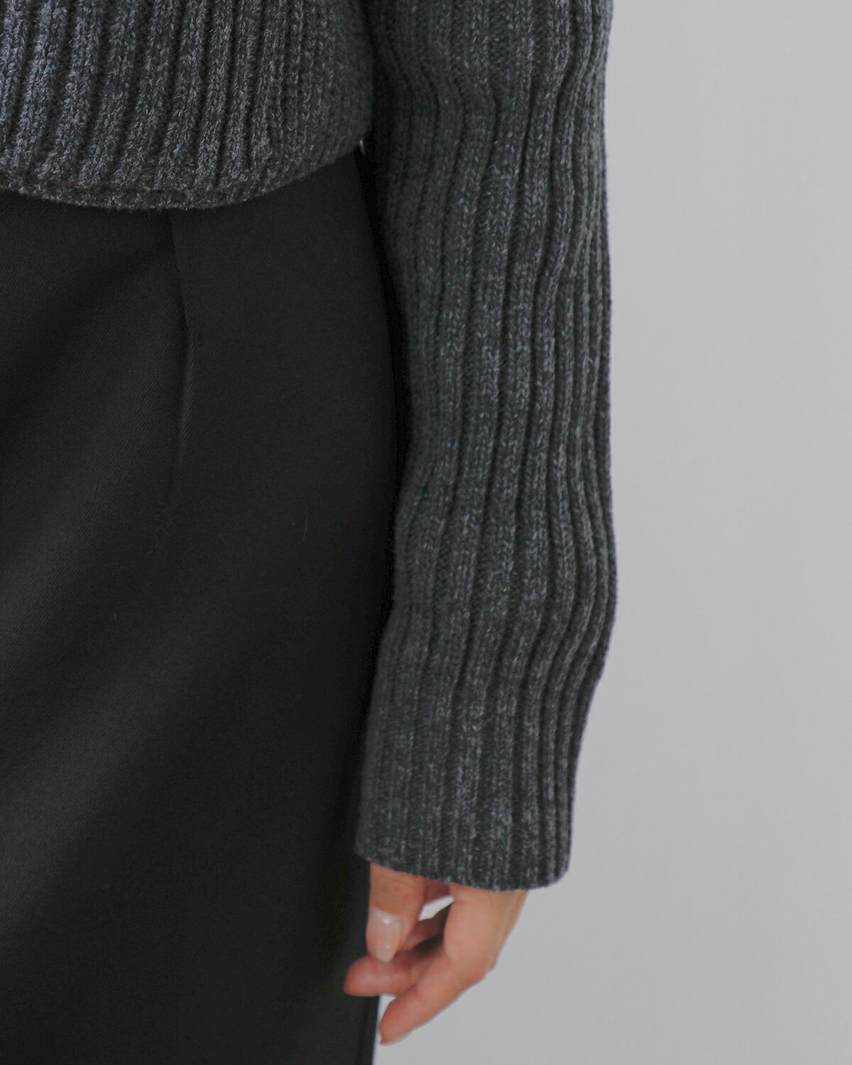 Hella(ヘラ)クロップドリブ編みニットプルオーバー “CROPPED KNIT PULLOVER” h253-93