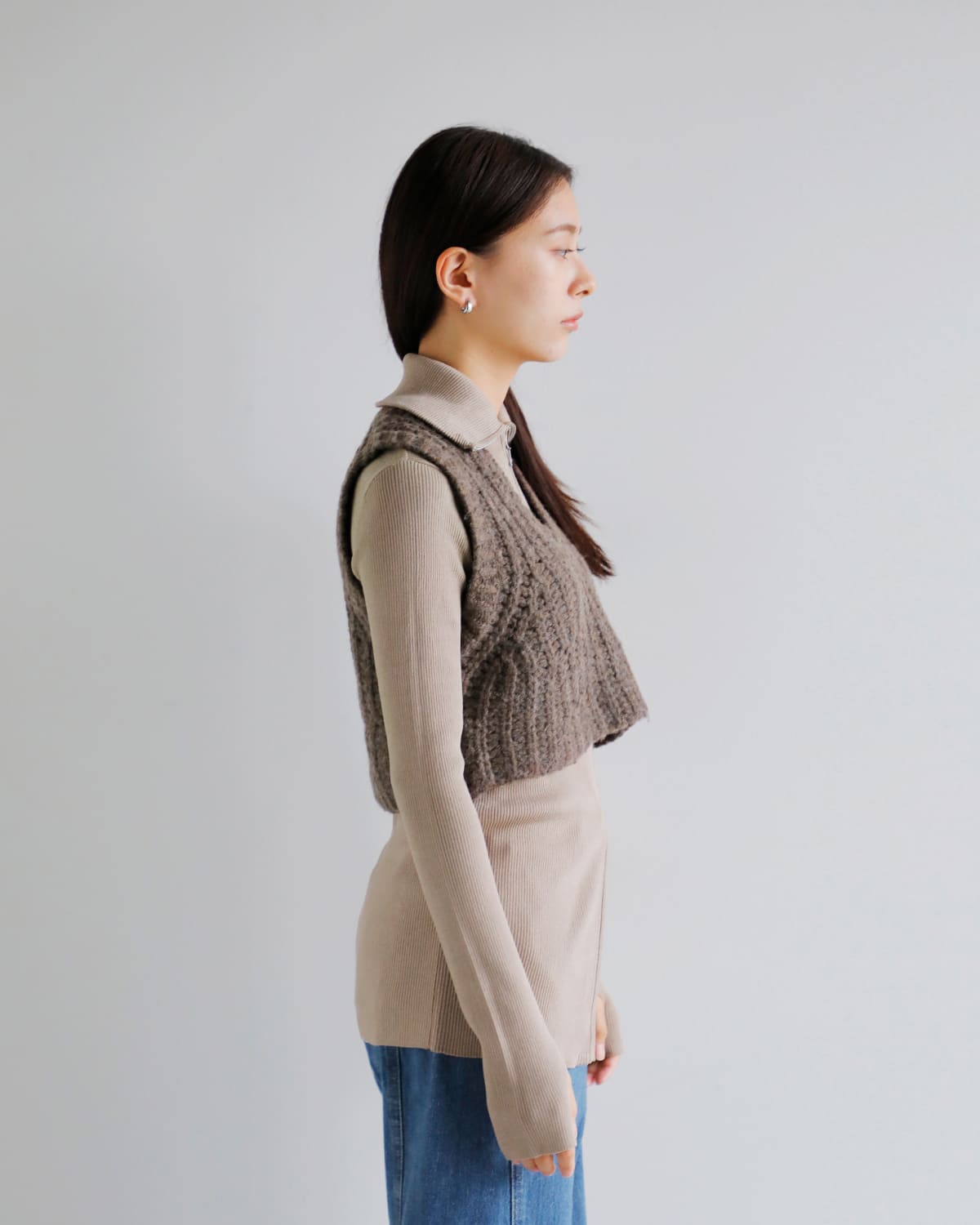 Hella(ヘラ)ローゲージ編みショートベスト “LOW GAUGE SHORT VEST” h253-94