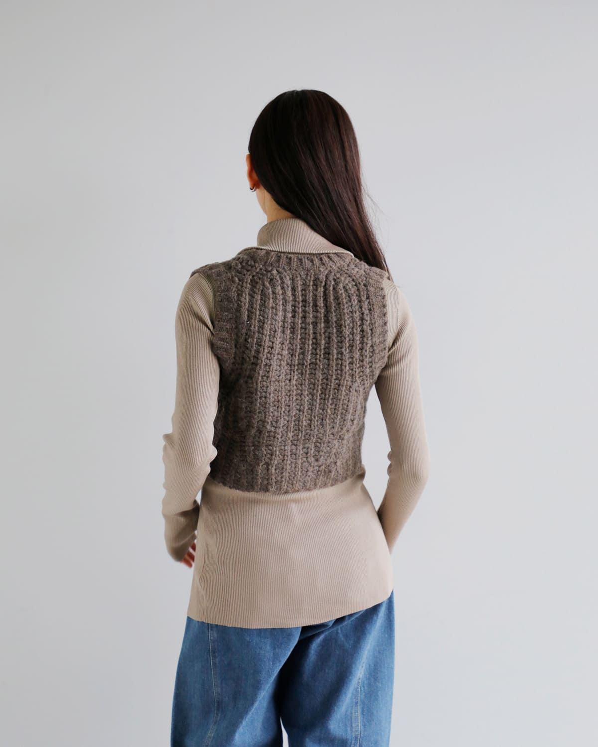 Hella(ヘラ)ローゲージ編みショートベスト “LOW GAUGE SHORT VEST” h253-94