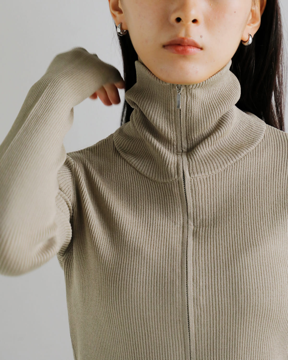 Hella(ヘラ)ジップアップリブニットプルオーバー “ZIP UP RIB KNIT” h253-95