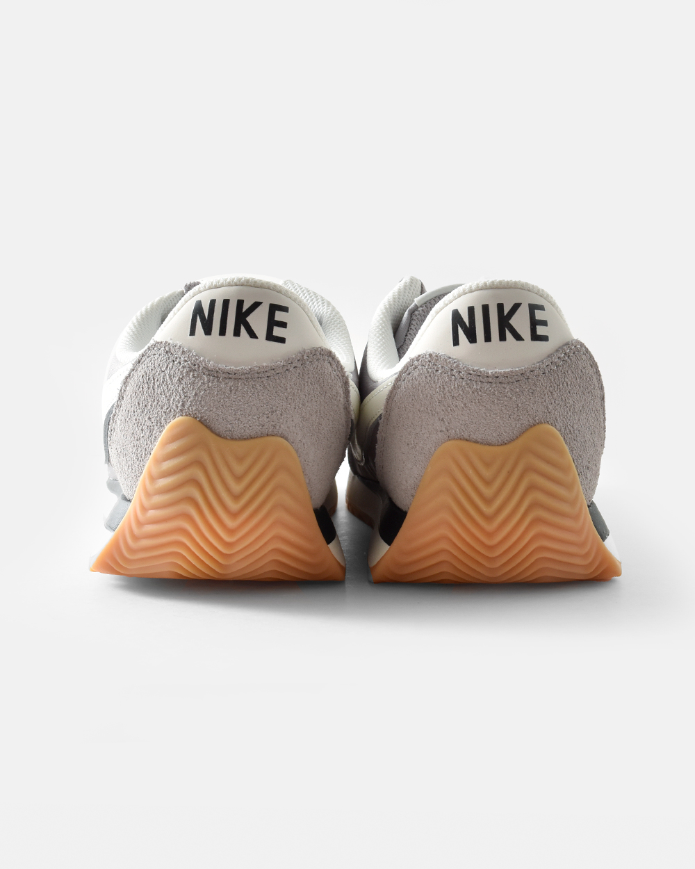 NIKEパシフィック メッシュ スエード ランニング スニーカー hq2052