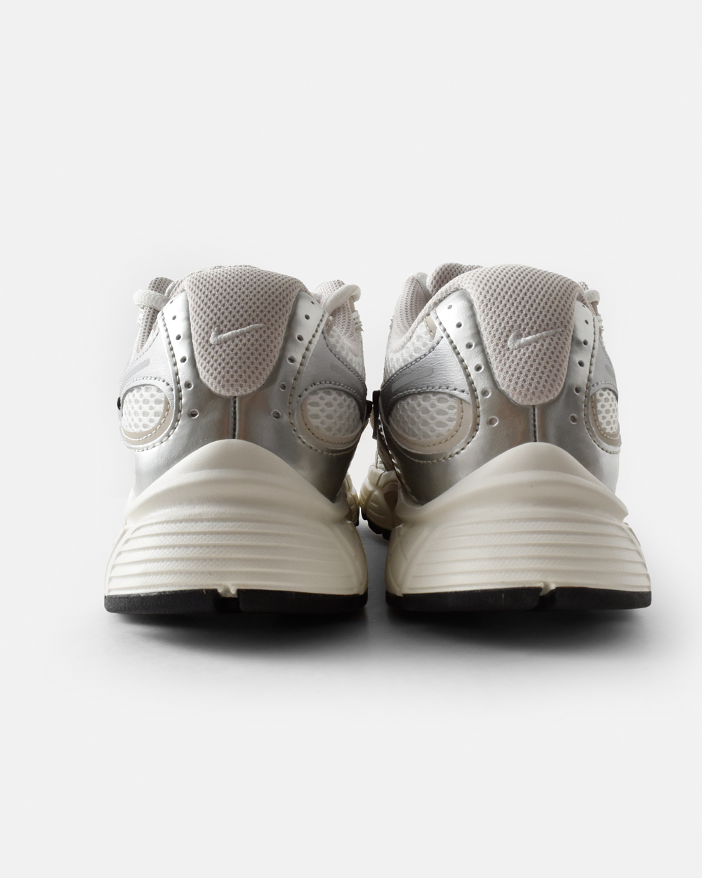 NIKEメッシュ アッパー フォーム ミッドソール ランニング スニーカー hq7901