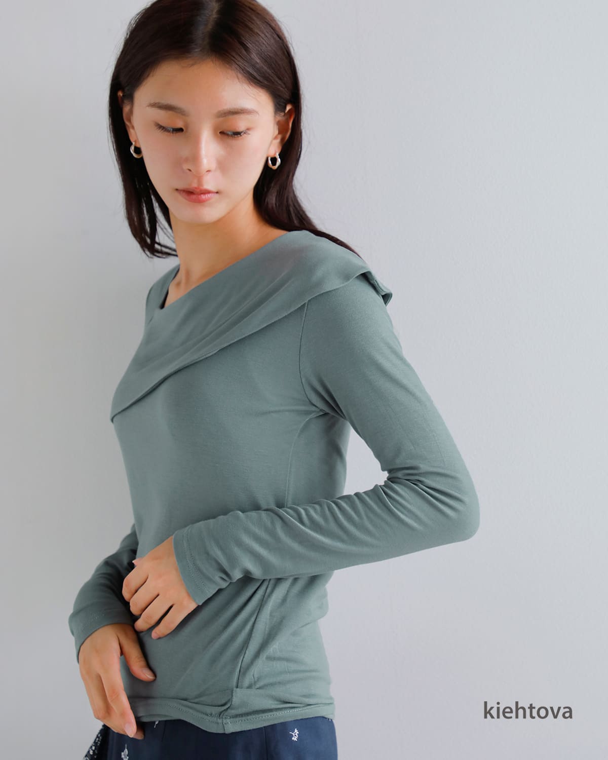 kiehtova(キエトヴァ)アシンメトリー デコルテ トップス “ASYMMETRY DECOLLETE TOPS”ktwr40