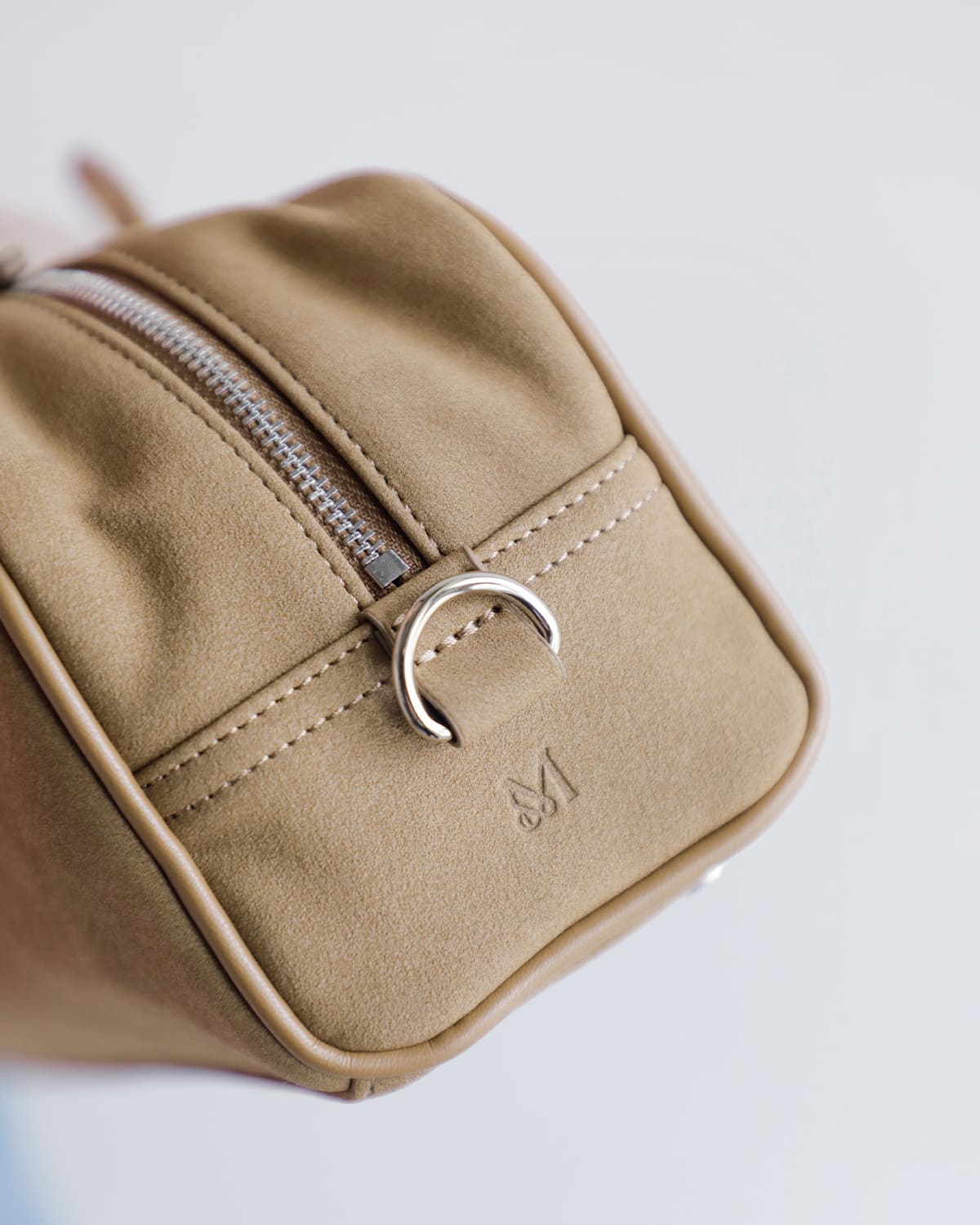 ku　& MyuQ アンドミュークKAKU ショルダーバッグ &MyuQ | KAKU ショルダーバッグ - アマンオンラインストア