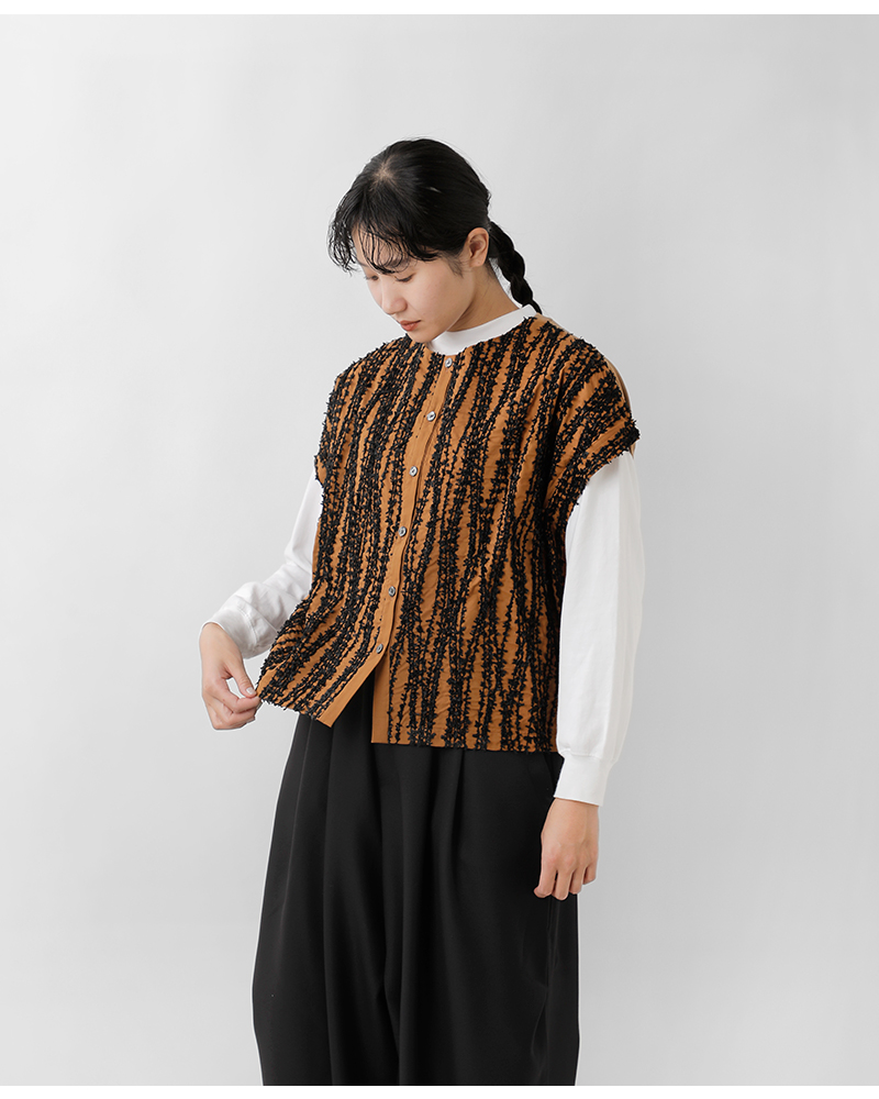 passe present le prmer(パッセ プレゾン ル プルメ)フラッグヤーン刺繍切替えベストprm-2051