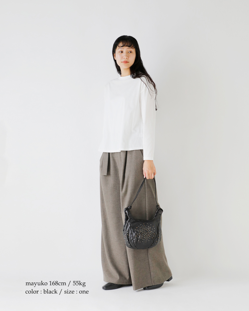 BIBA(ビバ)カウハイドレザースタッズミニアイレットサックハンドバッグ“SANDY”say2l