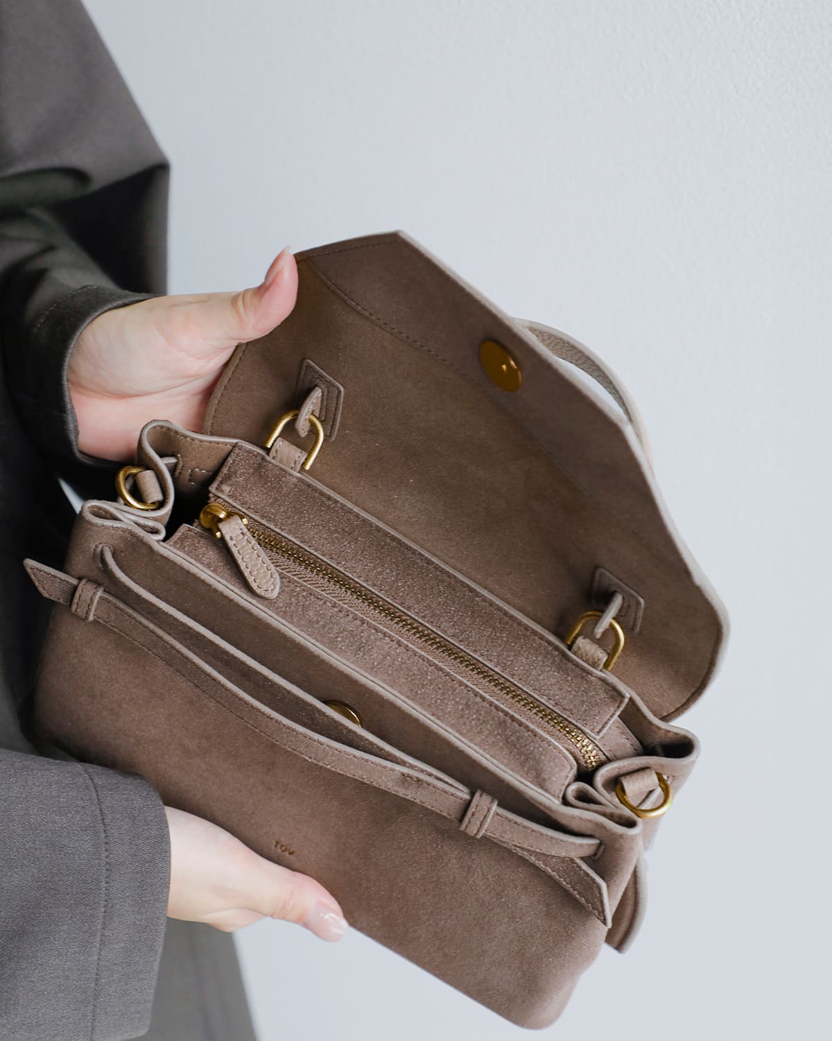 TOV(トーヴ)ウルトラスエードレザークロスリボン2wayショルダーハンドバッグ “MIMI M SUEDE” t25w02b578