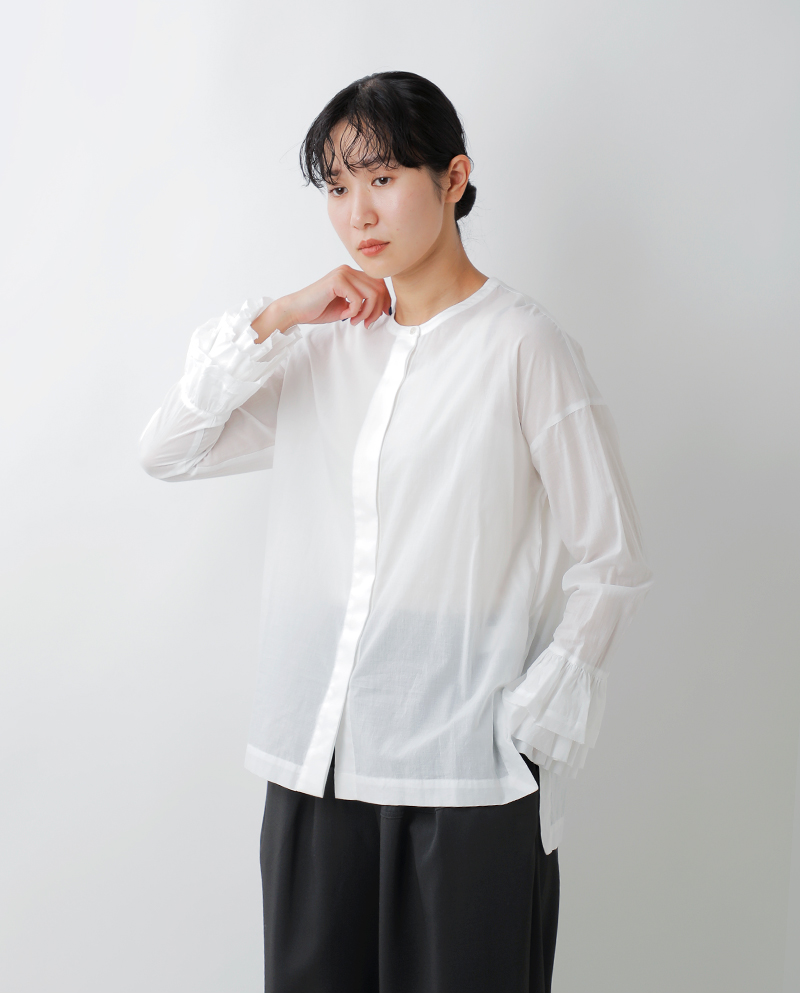 U PHORICA(ユーフォリカ)コットンラウンドネックティアードフリルブラウスu24-11072-53