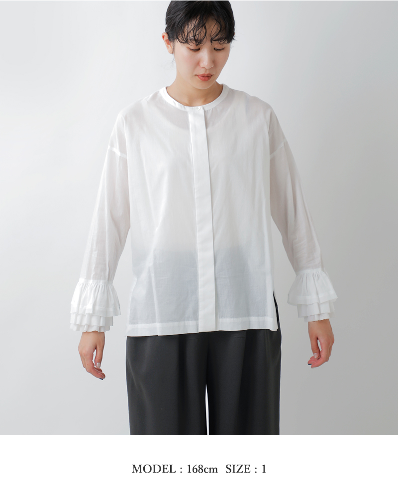 U PHORICA(ユーフォリカ)コットンラウンドネックティアードフリルブラウスu24-11072-53