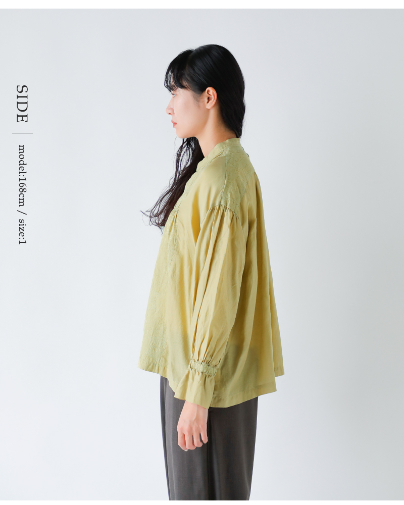 U PHORICA(ユーフォリカ)ジャガードギャザースタンドカラーシャツu24-11574-53