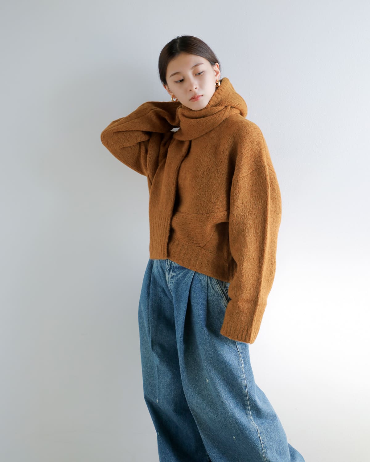 AKANE UTSUNOMIYA(アカネウツノミヤ)ベビーアルパカメリノウールバラクラバマフラー付きニットプルオーバー wao-fk06-1003