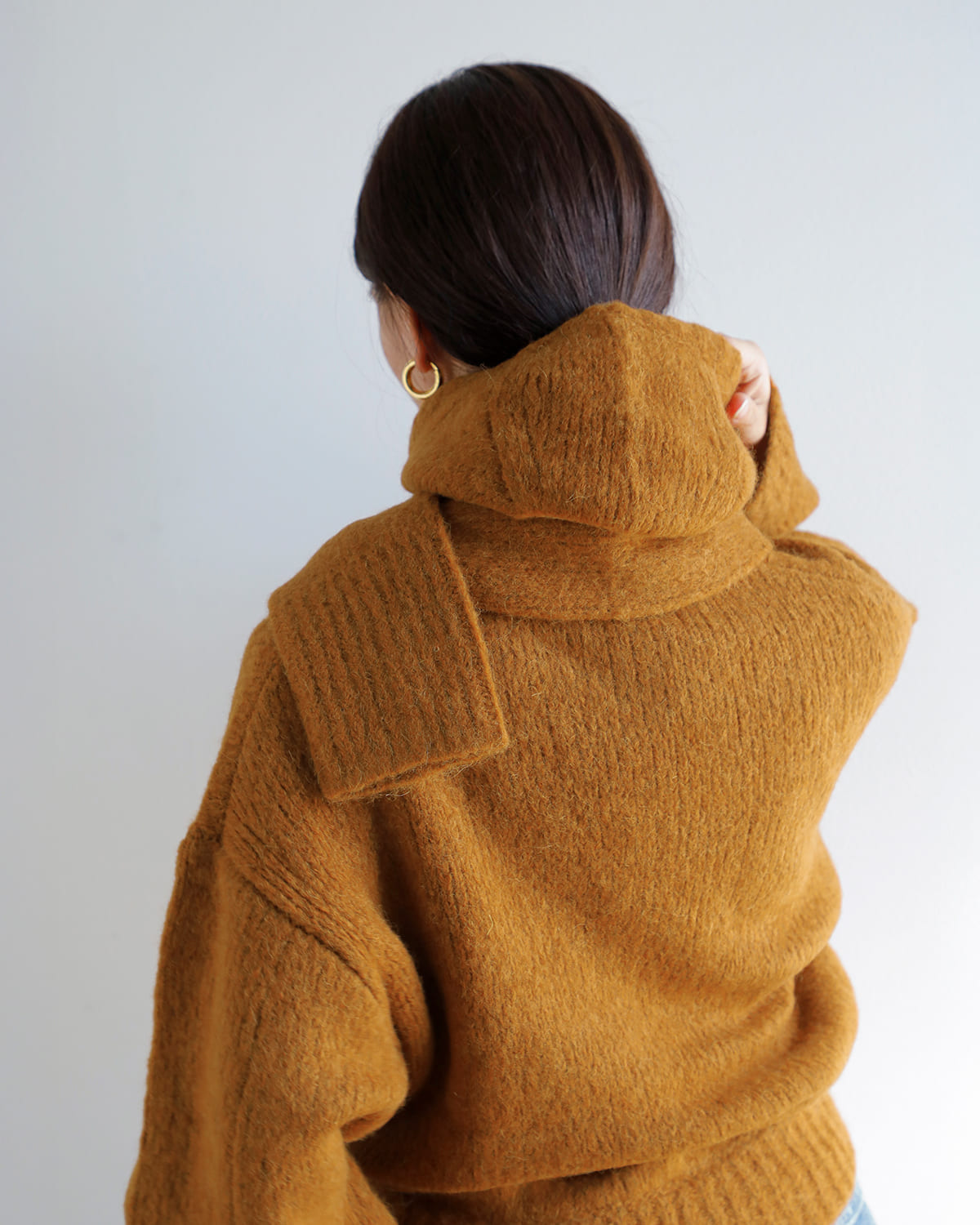 AKANE UTSUNOMIYA(アカネウツノミヤ)ベビーアルパカメリノウールバラクラバマフラー付きニットプルオーバー wao-fk06-1003