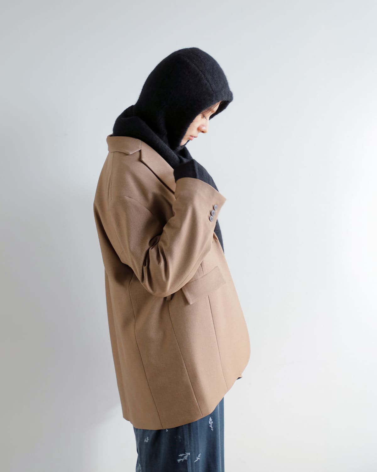 AKANE UTSUNOMIYA(アカネウツノミヤ)ベビーアルパカメリノウールバラクラバマフラー付きニットプルオーバー wao-fk06-1003