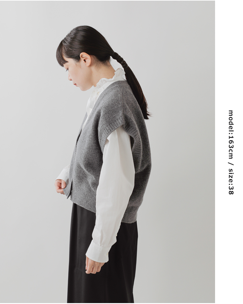 nicholson&nicholson(ニコルソンアンドニコルソン)ウールローゲージフロントボタンニットベストzoe