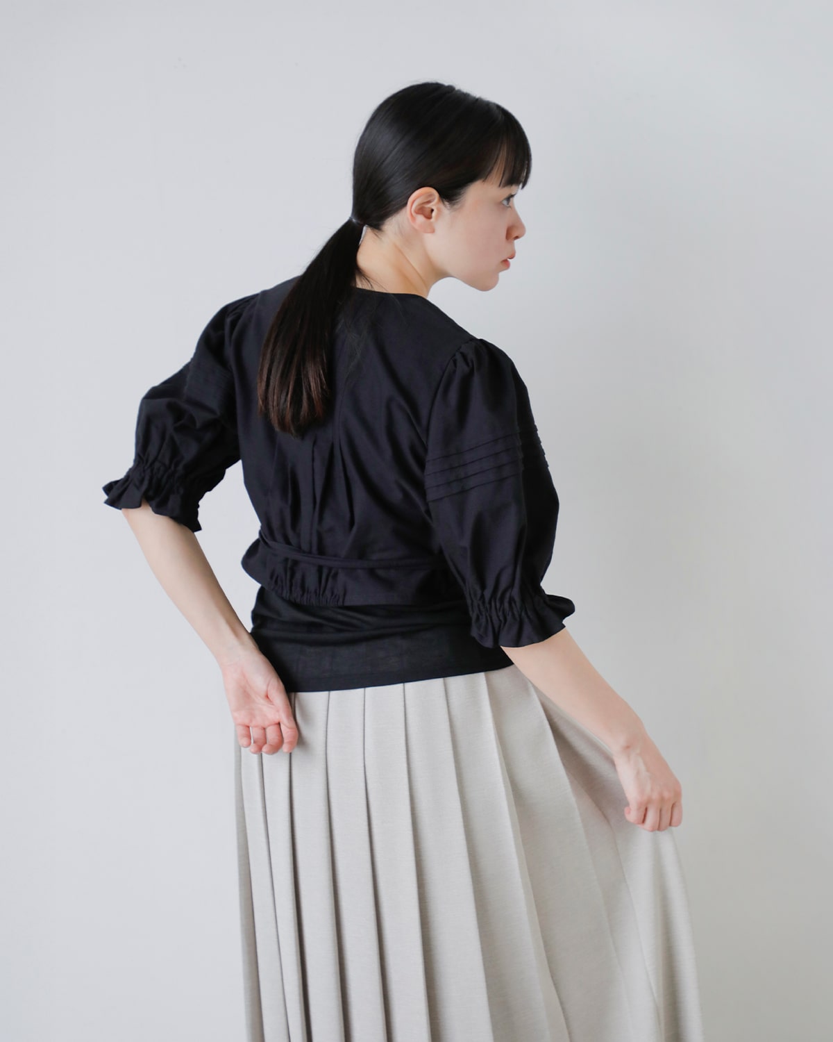 CLANE(クラネ)ピンタッククロップドブラウス 18122-4212