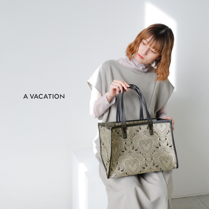 A VACATION(ア ヴァケーション)カーフスキンレザーハンドルスクエアトートバッグ“CLUBBAG”25ss-a76