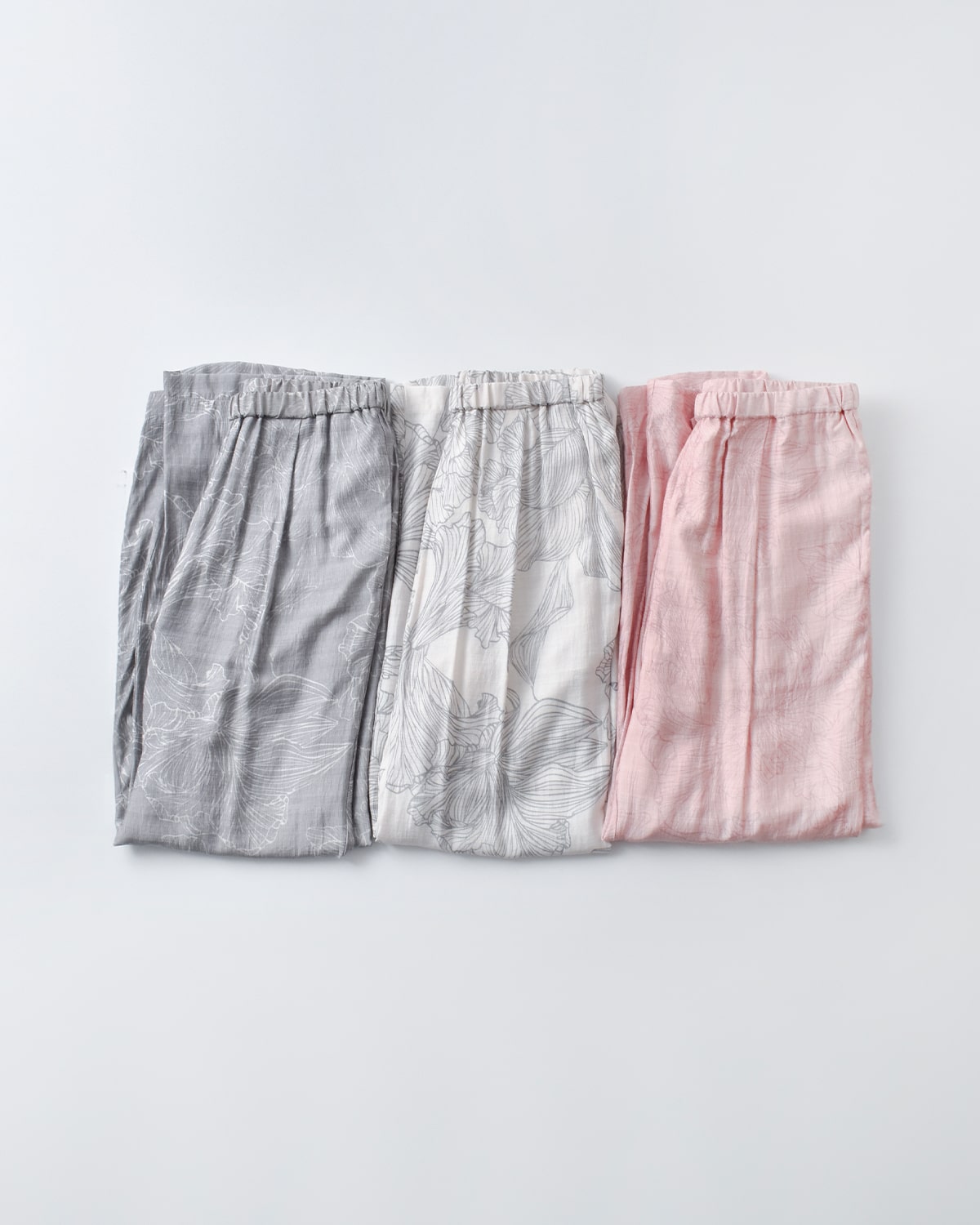 chignon シニヨン　パンツ　フラワー柄　美品 60%OFF】CHIGNON シニヨン オリジナル フラワープリント パンツ