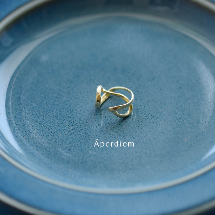 Aperdiem(アペルディエム)リボンテープイヤーカフ“TwirlEarCuff”片耳用81504025