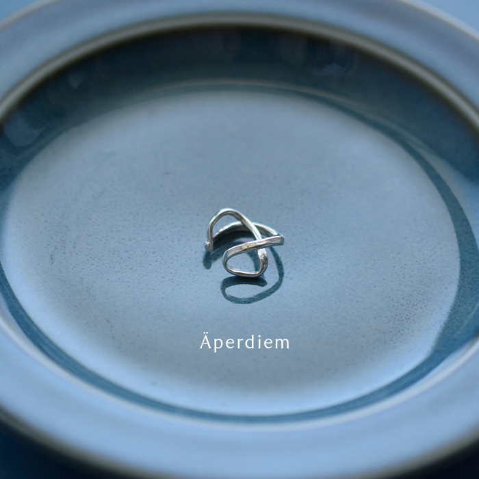 Aperdiem(アペルディエム)リボンテープイヤーカフ“TwirlEarCuffSV”片耳用81507025