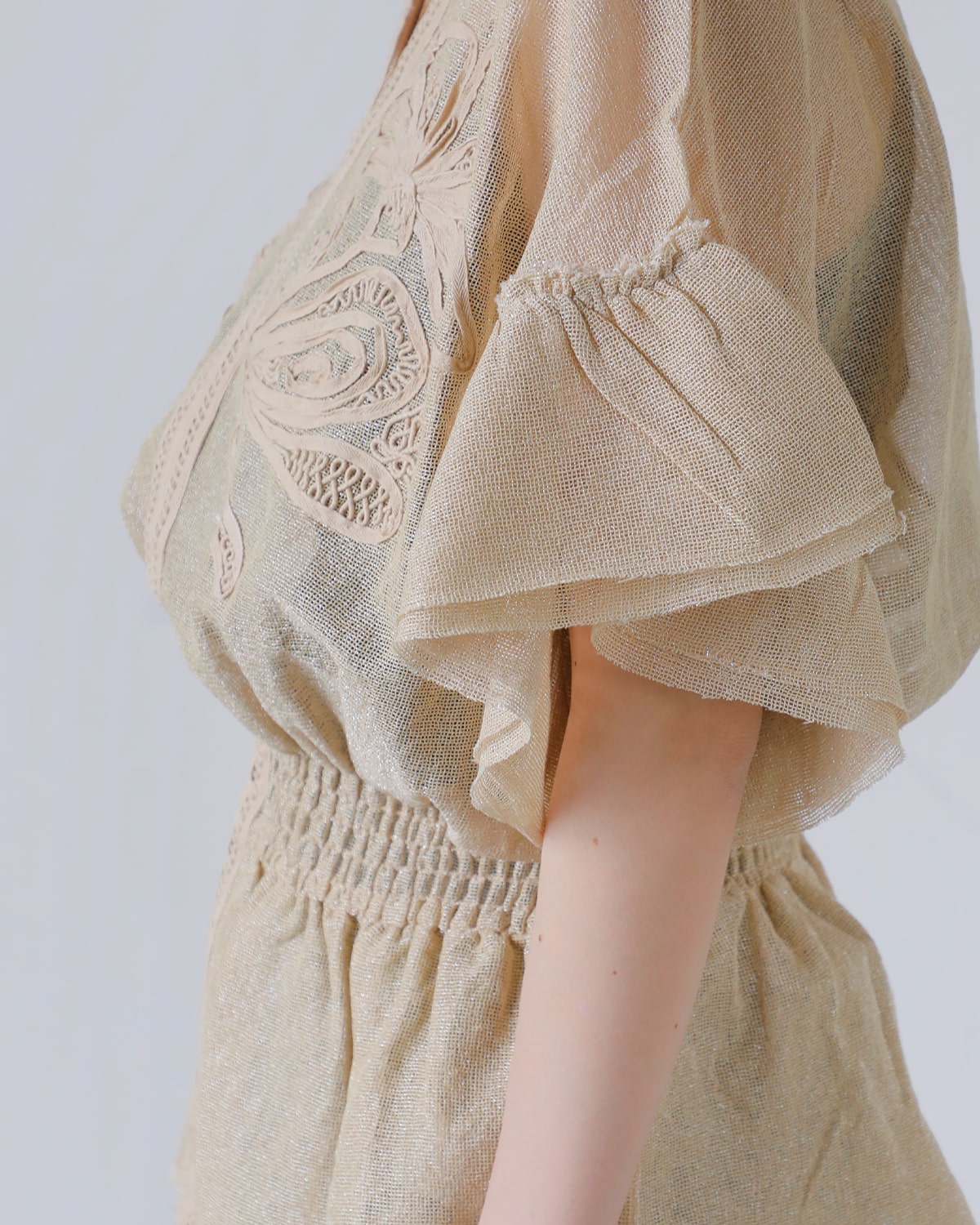Hella(ヘラ)コットンシルバーラメエンブロイダリーブラウス “EMBROIDERY BLOUSE” h251-05