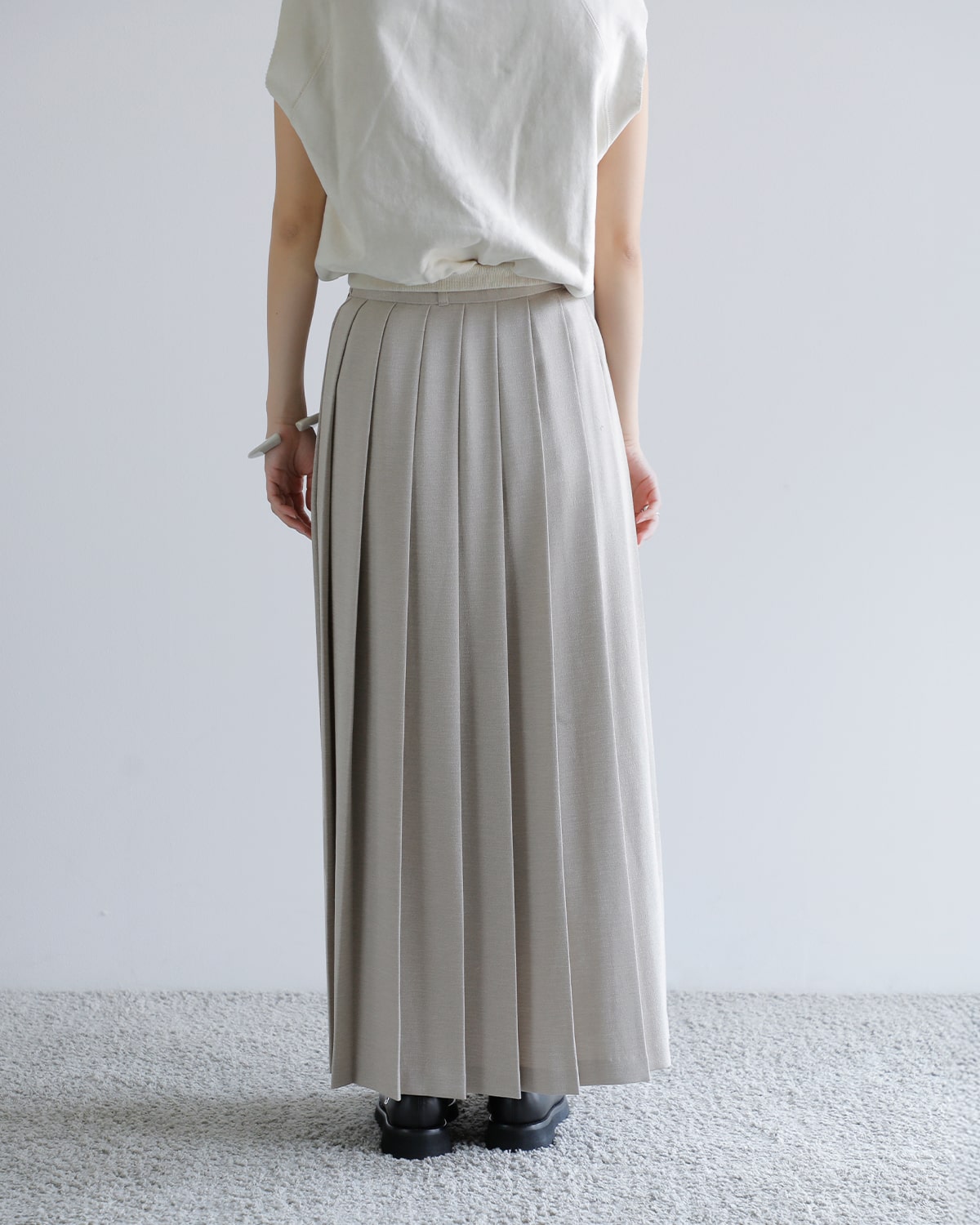 Hella(ヘラ)ロングプリーツスカート “LONG PLEATS SKIRT” h251-32