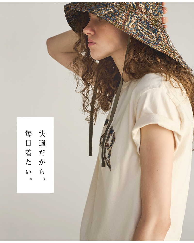 kha:ki(カーキ)ドライタッチコットン天竺ロゴ刺繍Tシャツ“EMBROIDERYTEEYEAH”mil25hcs3439