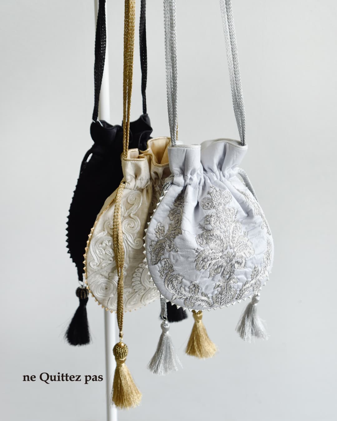 ne Quittez pas(ヌキテパ)刺繍 ドローストリング ショルダーバッグ Embroidery Drawstring Shoulder Bag 012061nm1-2