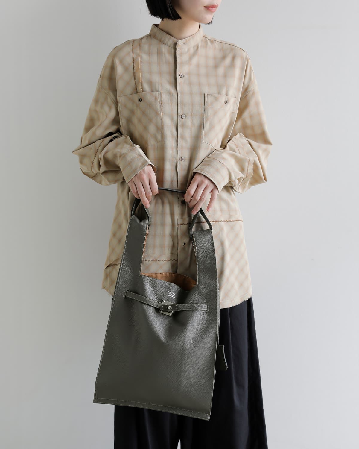 beautiful people(ビューティフルピープル)シュリンクレザー ラージマーケット バッグ Large marcket bag in shrink leather 1636611952