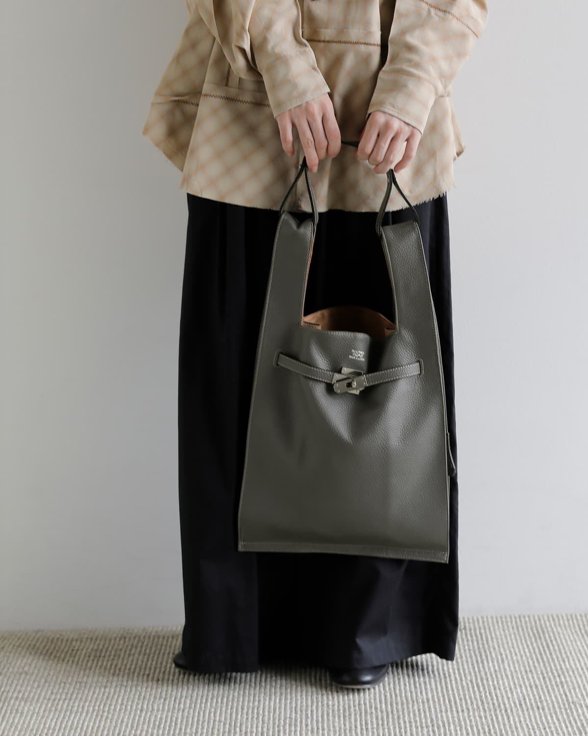 beautiful people(ビューティフルピープル)シュリンクレザー ラージマーケット バッグ Large marcket bag in shrink leather 1636611952
