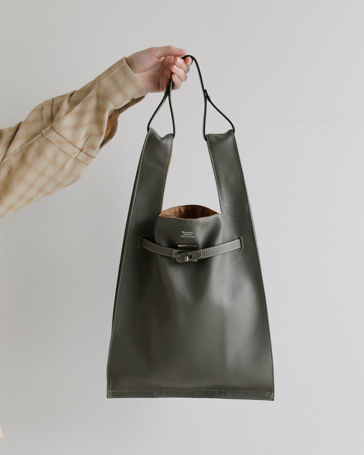 beautiful people(ビューティフルピープル)シュリンクレザー ラージマーケット バッグ Large marcket bag in shrink leather 1636611952