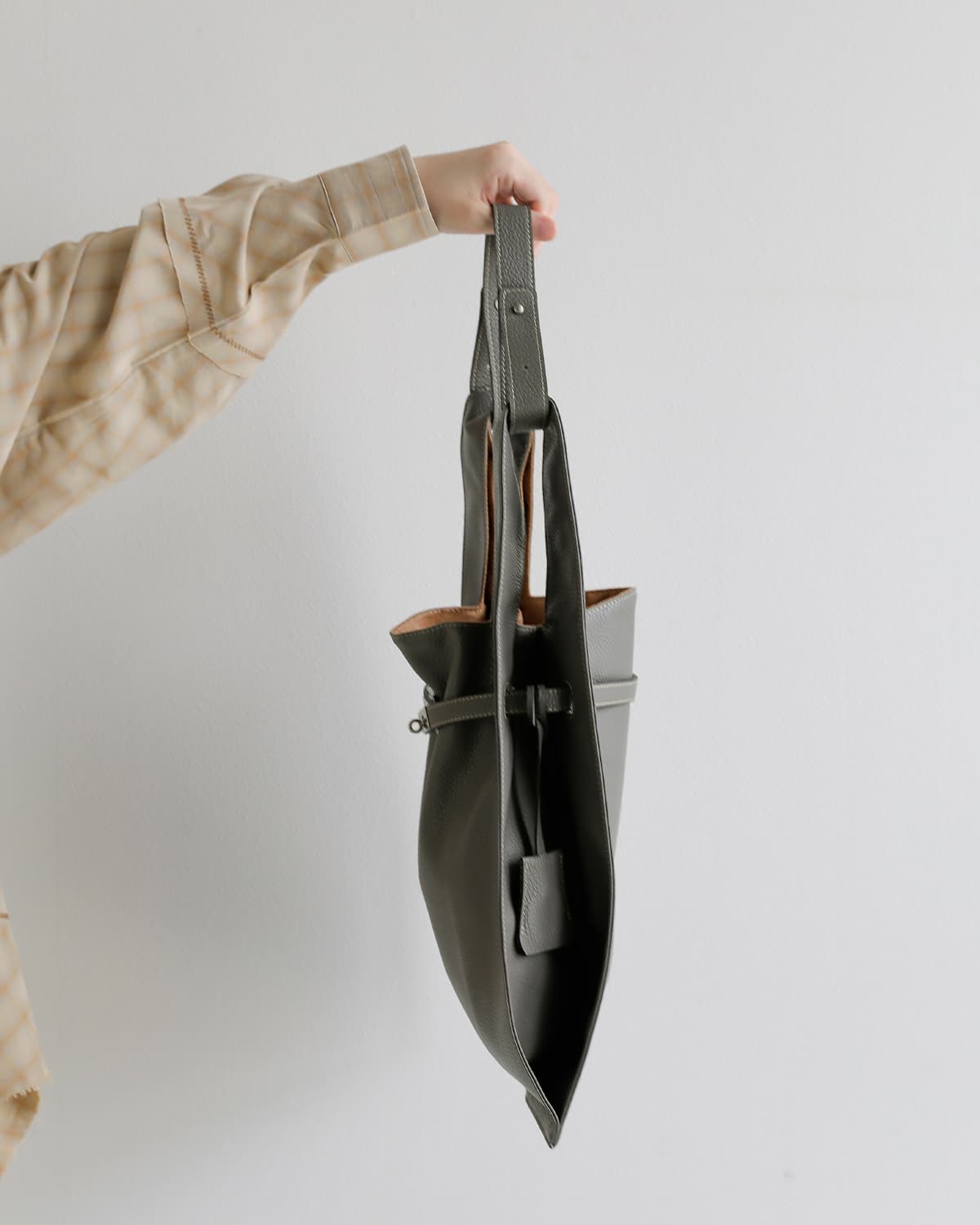beautiful people(ビューティフルピープル)シュリンクレザー ラージマーケット バッグ Large marcket bag in shrink leather 1636611952
