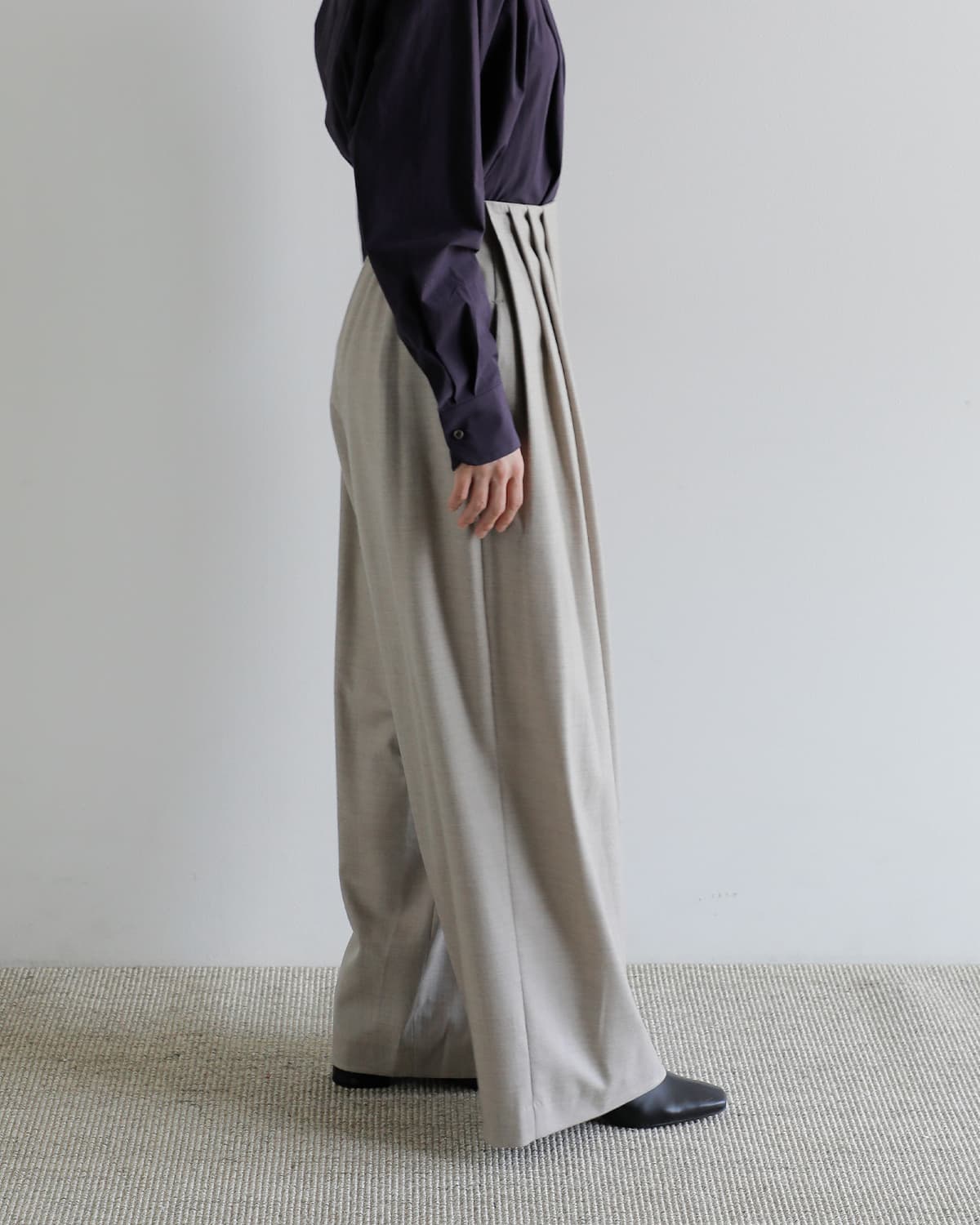 support surface(サポートサーフェス)ウール タック フレアパンツ fpd27a141-tko0238  秋冬