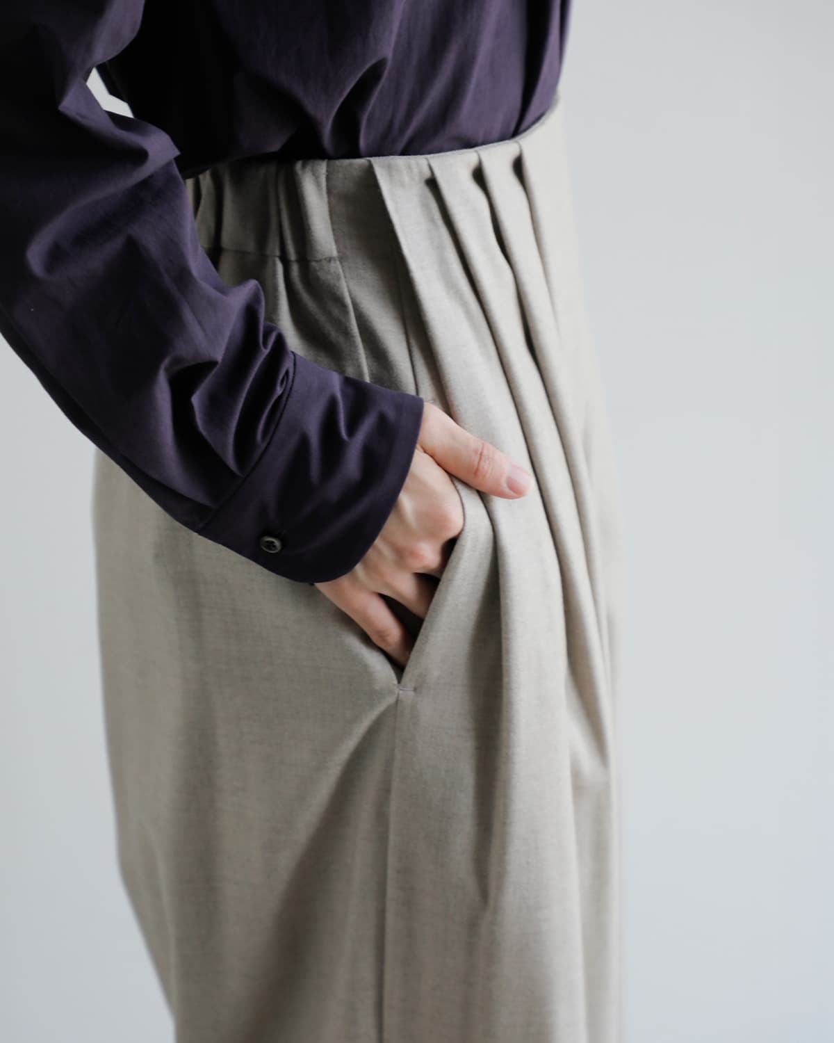 support surface(サポートサーフェス)ウール タック フレアパンツ fpd27a141-tko0238  秋冬