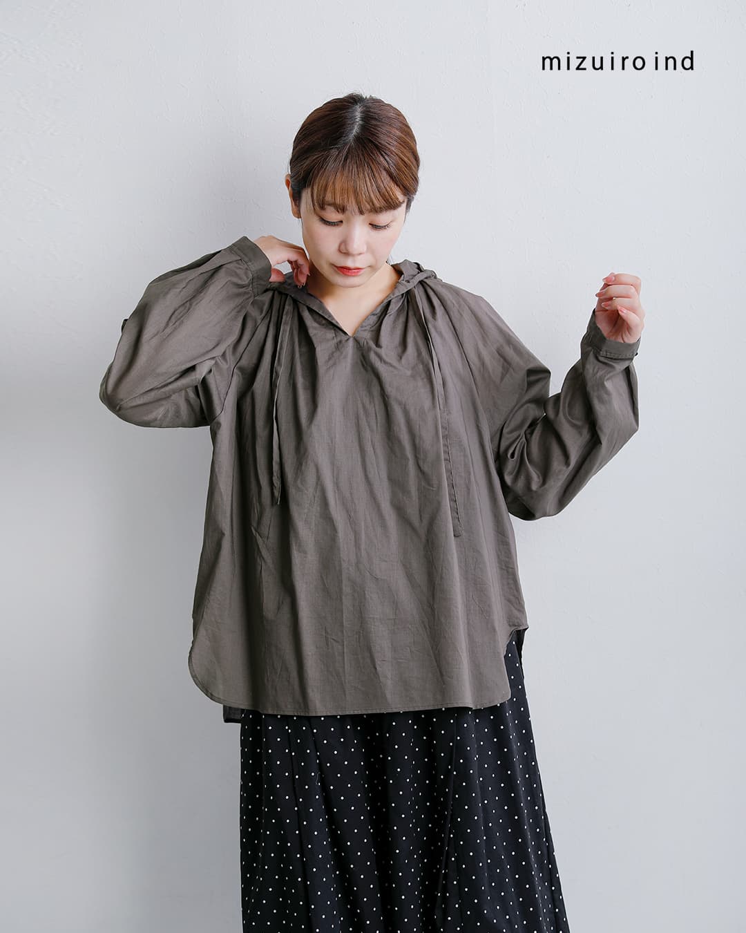 mizuiro ind(ミズイロインド)コットン フーデッド ギャザーネック シャツ 3-230133