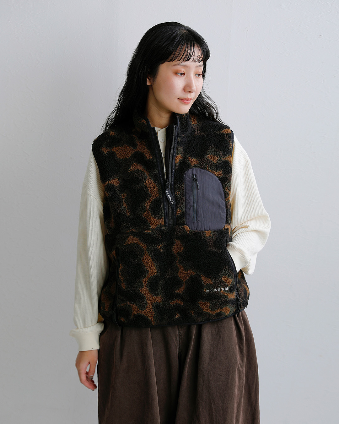 and wanderリバーシブル ボア ベスト reversible boa vest 574-6281034
