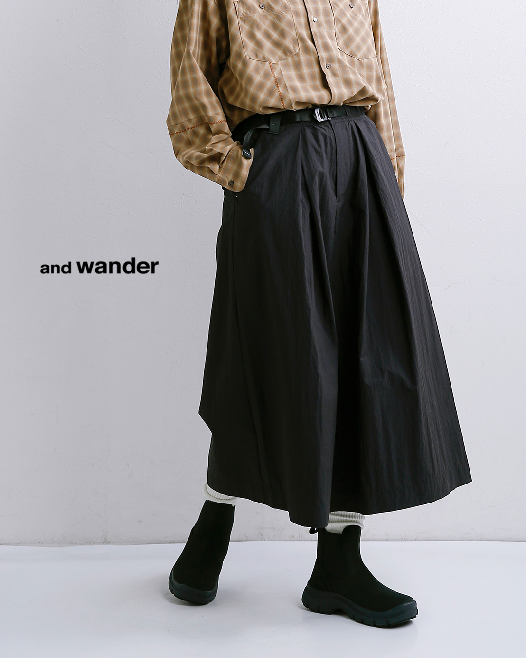 and wanderコットン タックパンツ tuck pants 574-6282075