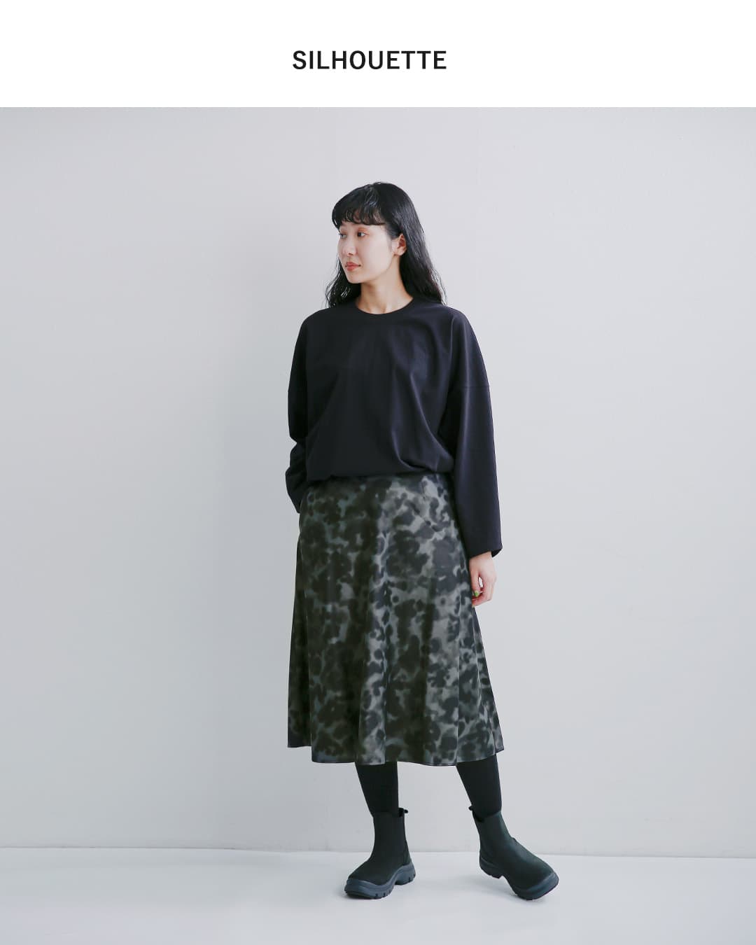 and wander(アンドワンダー)プリント サテン スカート printed satin skirt 574-6282120