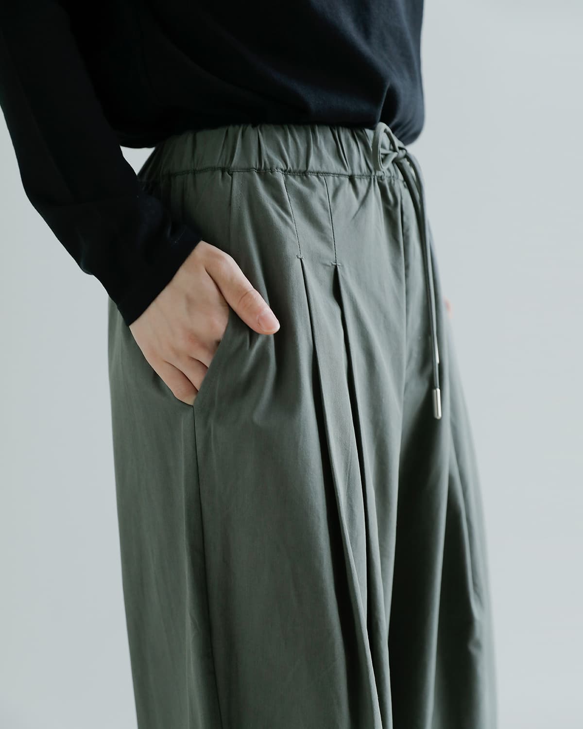 Studio Doe(スタジオドー)ドローストリング 2タックトラウザーズパンツ Drawstring Two-tuck Trousers dn-264bdp08