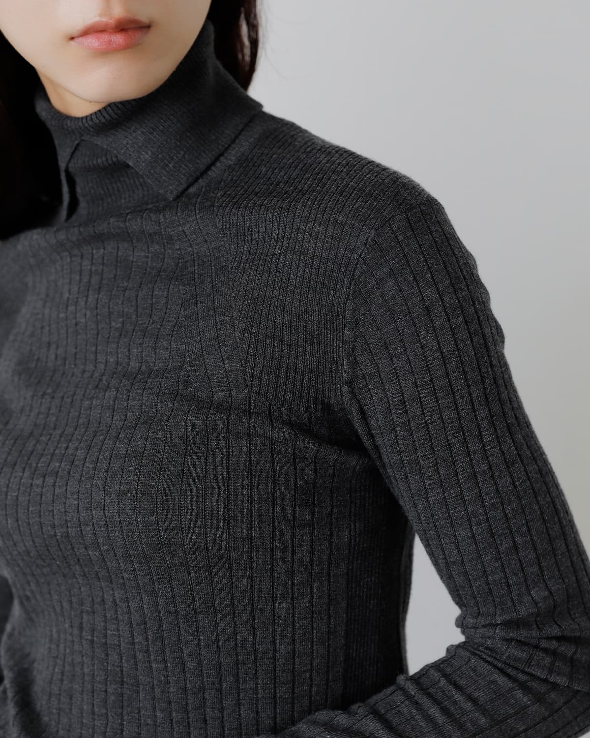 CINOH(チノ)ウール 配色袖 タートルネックニット 155 MICRON WOOL TURTLENECK KNIT f-50-036